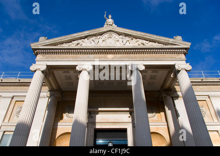 Der Haupteingang des Ashmolean Museum, das Museum der Welt erste Universität in Oxford. Stockfoto