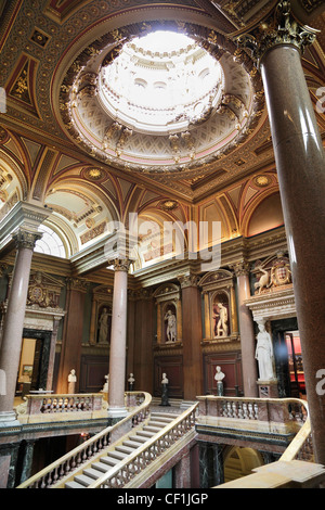 Neo-klassischen Statuen im Eingangsbereich des Gründers des Fitzwilliam Museum, Cambridge 2 ausgestellt. Stockfoto