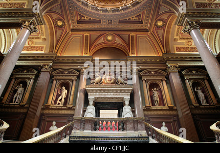 Neo-klassischen Statuen auf dem Display im Foyer des Gründers des Fitzwilliam Museum, Cambridge. Stockfoto