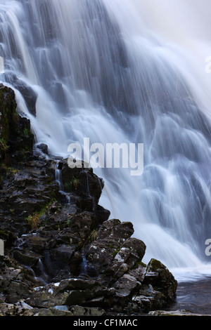 Pistyll Cain (Kains Wasserhose) im Coed y Brenin Wald. Stockfoto