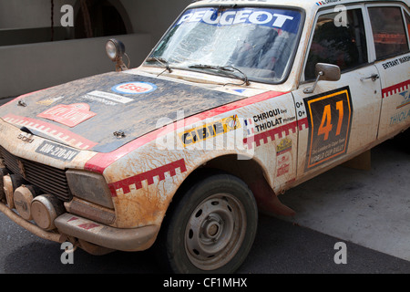 Von London nach Kapstadt Rally Car - Guy Chriqui und Philippe Thiolat fertig insgesamt 15. Stockfoto