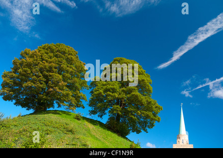 Der Hügel, die Website von Oxford Schloss erbaut im Jahre 1071 Bibliotheksturm und Turm der Nuffield College. Stockfoto