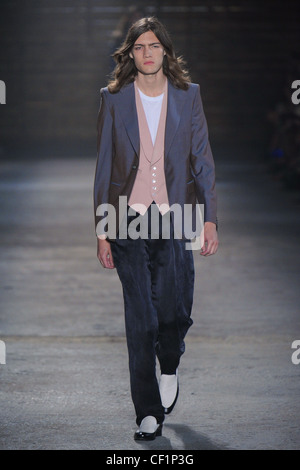 Alexander McQueen Milan Ready to Wear Menswear Frühjahr-Sommer 2012 Stockfoto