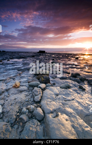 Pillendosen am Strand von der ganz blöd. Die Naze stammt aus alten englischen Bedeutung Vorgebirge oder Landzunge. Stockfoto