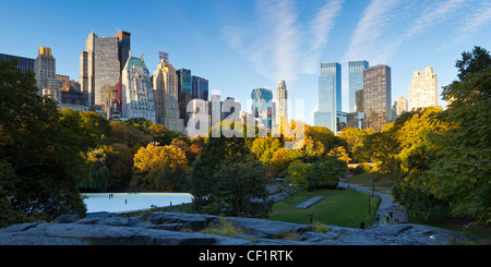 Skyline von Uptown Manhattan und den Central Park in New York City, New York, Vereinigte Staaten von Amerika Stockfoto