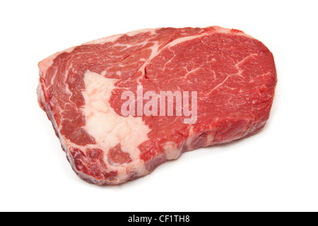 Schottische North Highland Rib Eye Steak isoliert auf einem weißen Studio-Hintergrund. Stockfoto