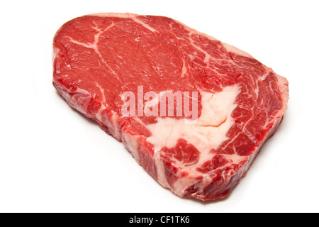 Schottische North Highland Rib Eye Steak isoliert auf einem weißen Studio-Hintergrund. Stockfoto