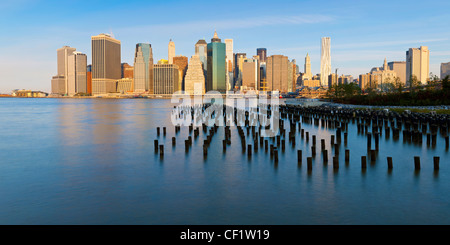 United States of America, New York, Morgen Blick auf die Wolkenkratzer von Manhattan aus der Nachbarschaft in Brooklyn Heights Stockfoto