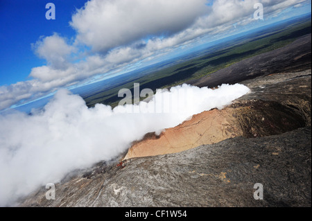 Vulkan - Pu'u O'o oder Puu Oo Krater - Luftbild - Kilauea, Hawaii Stockfoto