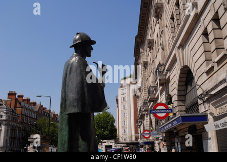 Statue von Sherlock Holmes außerhalb der u-Bahnstation Baker Street. Stockfoto