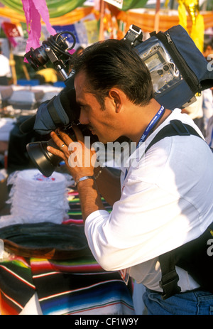 1, mexikanische, mexikanische, Mann, erwachsener Mann, fernsehen, tv Kameramann Kameramann, Kameramann, Kamerateam, Reportage, Acapulco, Guerrero, Mexiko Stockfoto