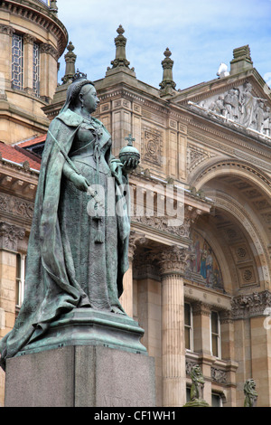 Statue der Königin Victoria vor dem Rat-Haus in Victoria Square, Birmingham. Stockfoto