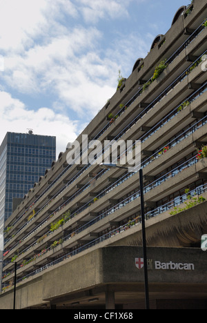 Außerhalb des Barbican Centre. Das Barbican Centre ist das größte Multi-Arts Centre in Europa. Es ist ein Ort für Kunst, Tanz, th Stockfoto