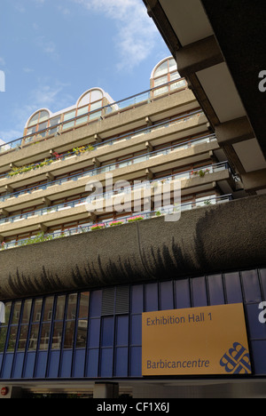 Außerhalb des Barbican Centre. Das Barbican Centre ist das größte Multi-Arts Centre in Europa. Es ist ein Ort für Kunst, Tanz, th Stockfoto