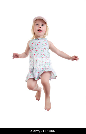 niedliche kleine Mädchen springen auf weißem Hintergrund Stockfoto