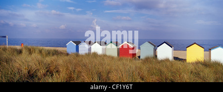 Farbenfrohe Strandhütten an der Küste Southwold. Stockfoto