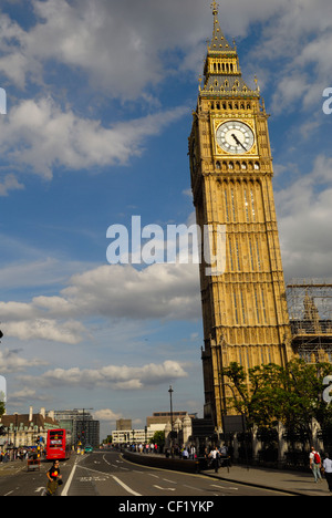 Bridge Street laufen vorbei an Big Ben, Westminster Bridge Road führt. Stockfoto