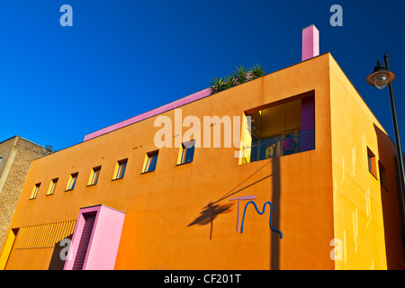 Das Exterieur der Mode- und Textil-Museum (FTM), des mexikanischen Architekten Ricardo Legorreta. Das Museum wurde durch gegründet. Stockfoto