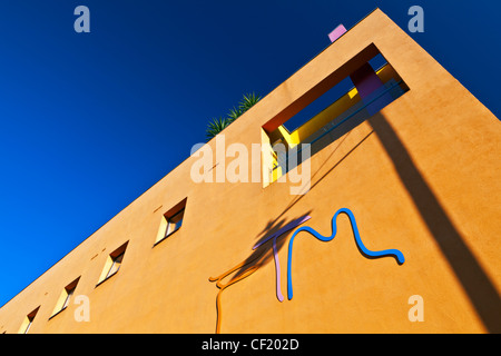 Das Exterieur der Mode- und Textil-Museum (FTM), des mexikanischen Architekten Ricardo Legorreta. Das Museum wurde durch gegründet. Stockfoto