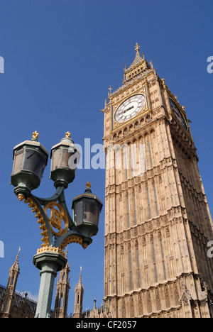 Blickte zu Big Ben in der frühen Morgensonne. Big Ben ist eigentlich der Name der größten Glocke liegt innerhalb der Clock tower Stockfoto