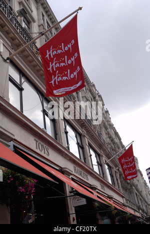 Der Eingang zum Hamleys Spielwarenladen 1760 gegründet. Stockfoto