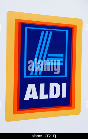 Aldi Supermarkt Zeichen Logo, Cambridge, England, UK Stockfoto