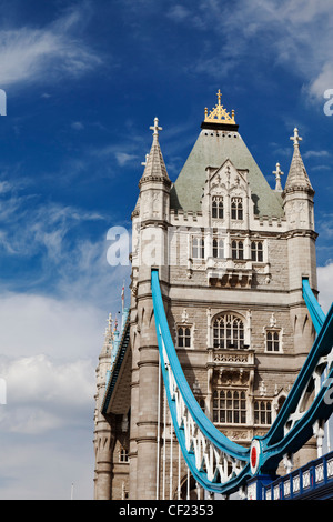 Tower Bridge über die Themse, eines der berühmtesten Wahrzeichen Londons. Stockfoto