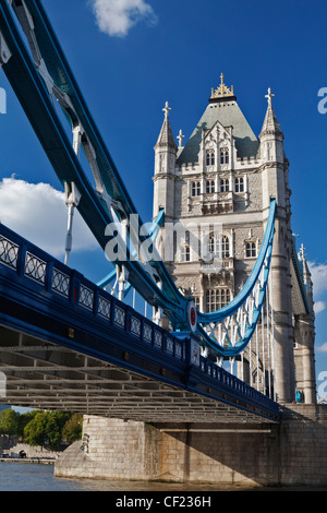 Tower Bridge über die Themse, eines der berühmtesten Wahrzeichen Londons. Stockfoto