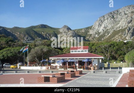 Cafe-Restaurant am Strand von Grotto Beach in der Nähe von Hermanus in Südafrika Stockfoto