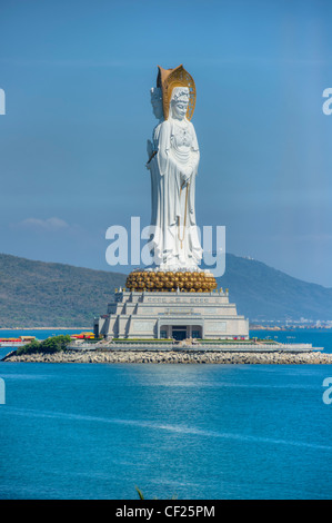 108 Meter drei doppelseitig Statue des Guan Yin Buddha Stockfoto