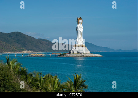 108 Meter drei doppelseitig Statue des Guan Yin Buddha Stockfoto