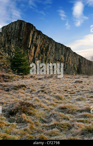 Ein Winter-Blick auf die große Whin Sill am Cawfields in der Nähe der Stadt Haltwhistle. Stockfoto