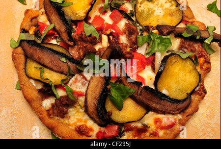 Hausgemachte gebackene Pizza. Stockfoto