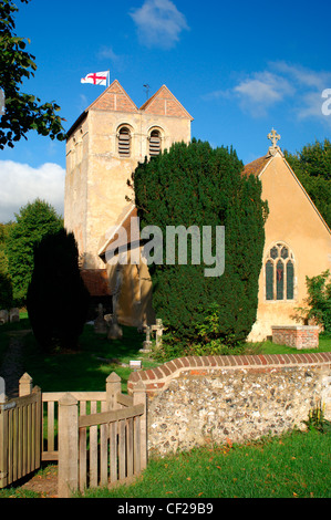 St John The Evangelist-Kirche in Frieth. Frieth liegt auf 'Frieth Hügel', ist Teil der Kreide Böschungen des Chi Stockfoto