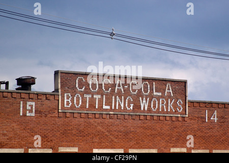 Coca Cola-Werke Abfüllfabrik Zeichen ca. 1914 in Clarksburg, West Virginia Stockfoto