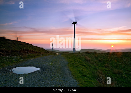 Sonnenuntergang über Rheidol Windpark befindet sich in der Nähe von Aberystwyth in Wales. Stockfoto
