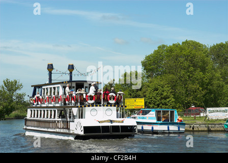 Die Southern Comfort Mississippi Tretboot, das speziell für die Ankunft am Horning am Fluss Bure Broads. Stockfoto