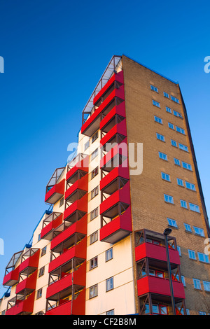 Tom Collins-Haus ist Teil der Byker Wand, ein Award Gewinner Design bestehend aus eines kontinuierlichen Blocks von Maisonetten begreifen Stockfoto