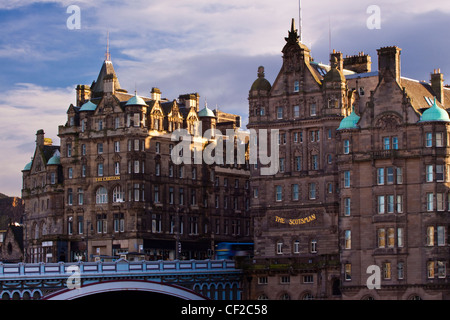 Der Schotte Gebäude neben der Nordbrücke, Verknüpfung von Princes Street mit der Altstadt von Edinburgh. Stockfoto