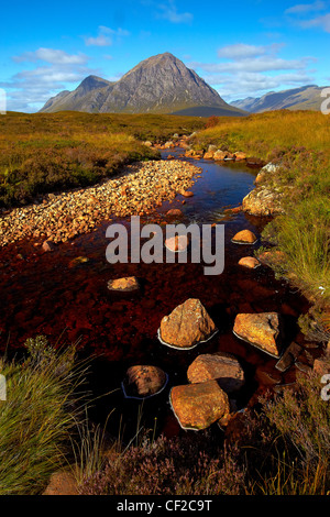 Buachaille Etive Mor, ein Wachposten am Eingang zum Glen Etive Berg. Es ist fast perfekte Pyramidenform hat es eine Stockfoto