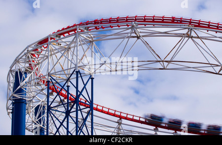 Die "Pepsi Max Big One" Achterbahn, befindet sich im Themenpark Blackpool Pleasure Beach. Stockfoto