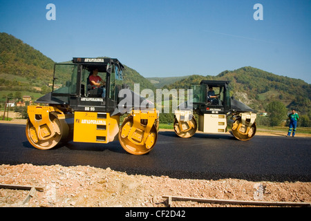 Asphalt Asphalt verlegt werden, um wieder auftauchen. Stockfoto