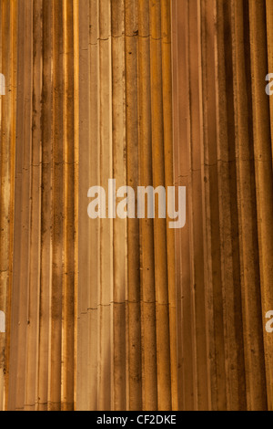 Nahaufnahme der Säulen außerhalb der National Gallery am Trafalgar Square. Stockfoto