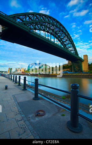 Die Tyne Bridge über den Fluss Tyne, Newcastle Upon Tyne und Gateshead verbinden. Stockfoto