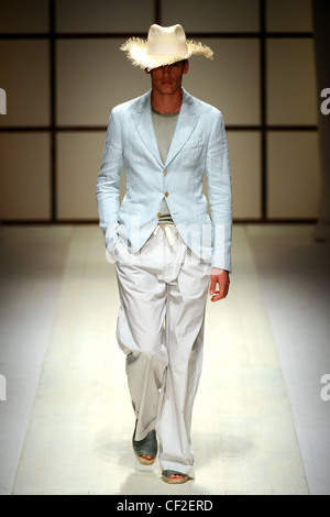 Salvatore Ferragamo Milan Ready to Wear Menswear Frühjahr-Sommer 2012 Stockfoto