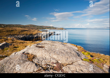 Blick nach Westen entlang Kenmare Bay bis zum Atlantik, von Kilcatherine, Beara, County Cork, Irland Stockfoto