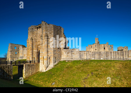 Warkworth Castle, ein 12. Jahrhundert Stein Motte und Bailey Festung befindet sich auf einem defensiven Hügel im Dorf Warkworth. Stockfoto