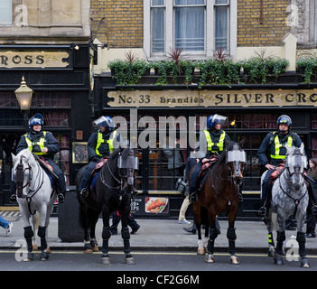 Pflicht in der Londoner Metropolitan Police Officers mounted. Stockfoto