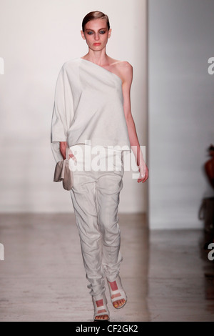 Zero Maria Cornejo New York bereit zum WearSpringSummer 2012 Stockfoto