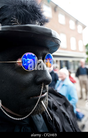 Mitglied des Wolfs Kopf und Vixen Border Morris auf dem jährlichen fegt Festival in Medway. Stockfoto